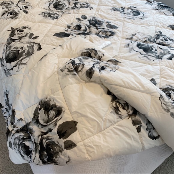 Twin/Twin XL Floral Comforter - Picture 4 of 8